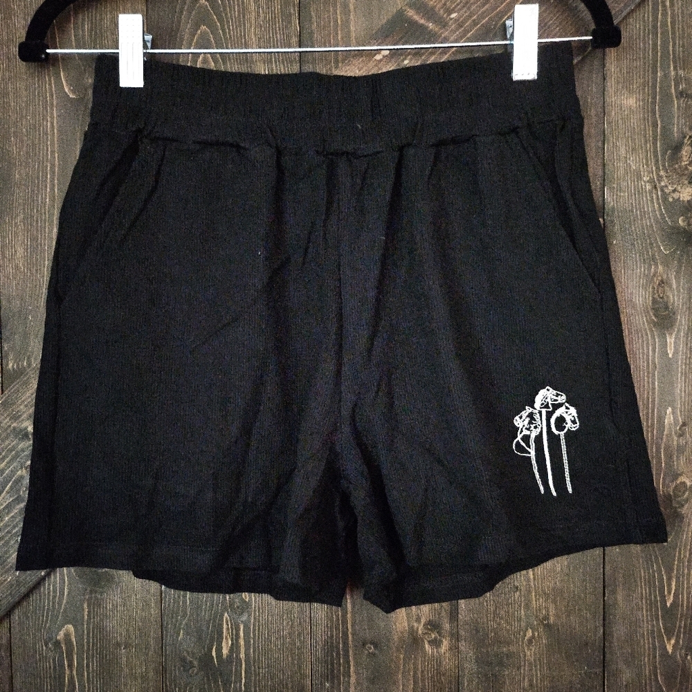 NWT BLACK LASSO THE COMFY SHORTS IN MIDNIGHT